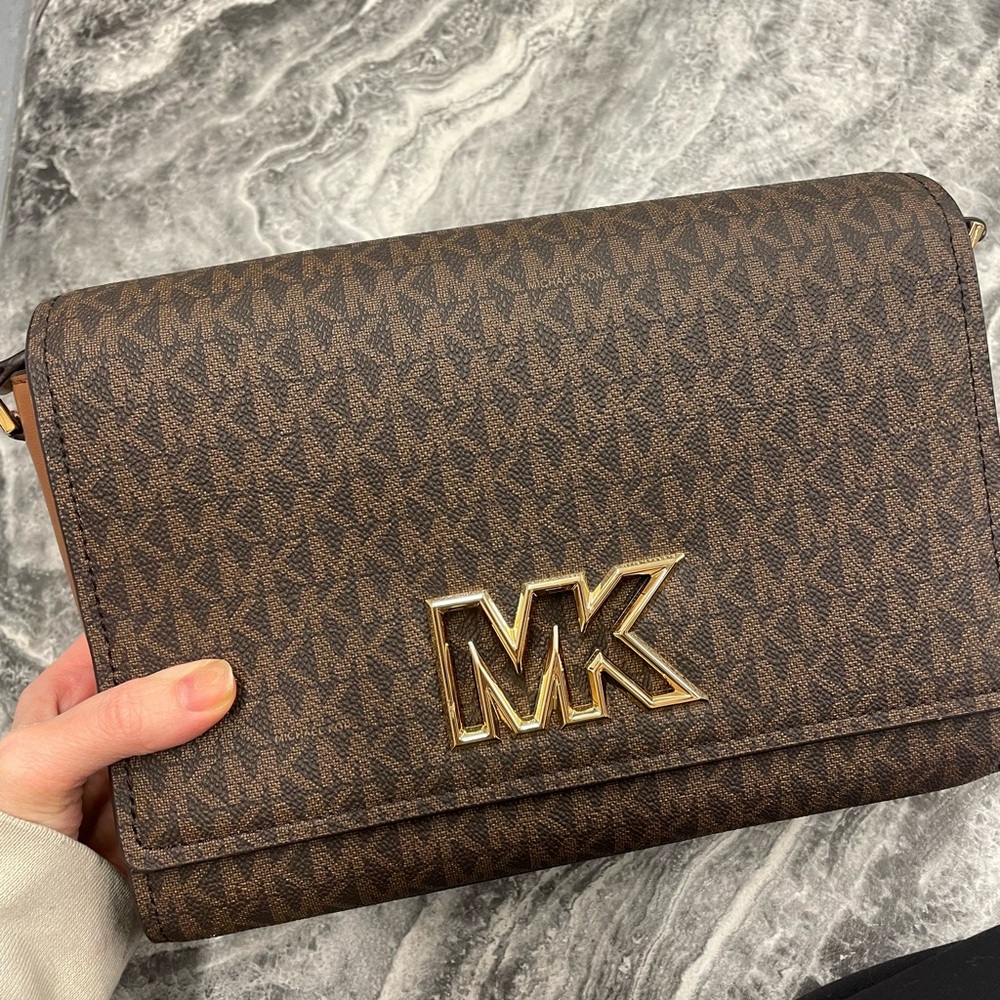 Michael kors messenger bag
